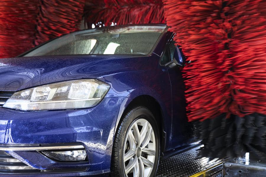 Professionele carwashes recycleren volgens TRAXIO tot 95% van het gebruikte water en beperken tegelijk de lozing van verontreinigende stoffen via systemen voor afvalwaterbehandeling