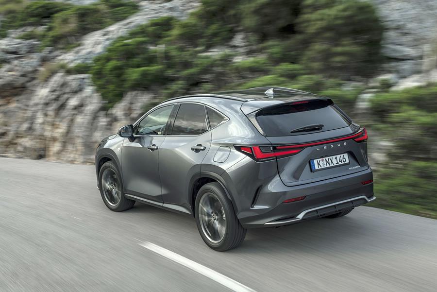 Rijtest Lexus NX 450h+ 3