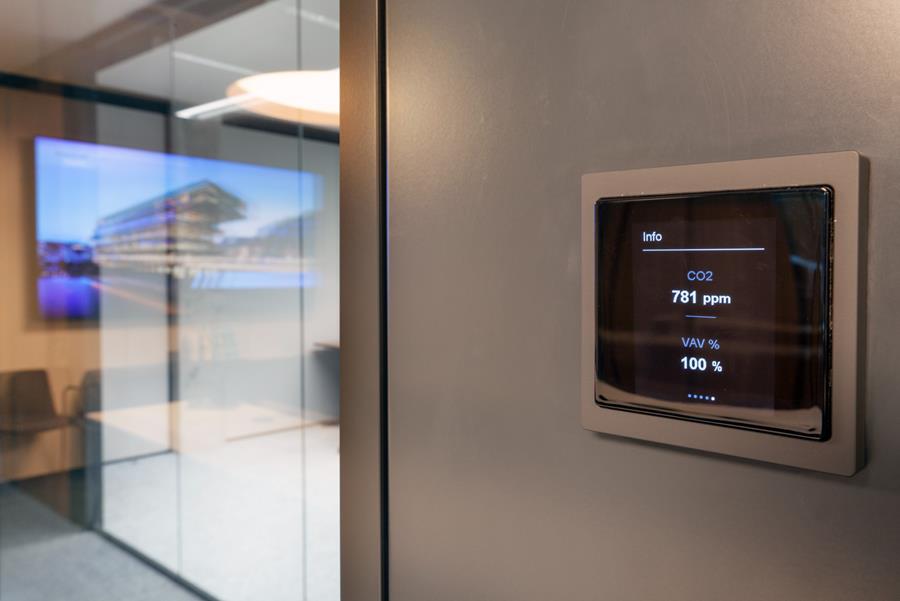 VMANAGER gebruikt de gegevens van het gebouwbeheersysteem, alle technische installaties en eventueel andere systemen en sensoren om een intelligente omgeving te creëren. ©Philippe Van Gelooven