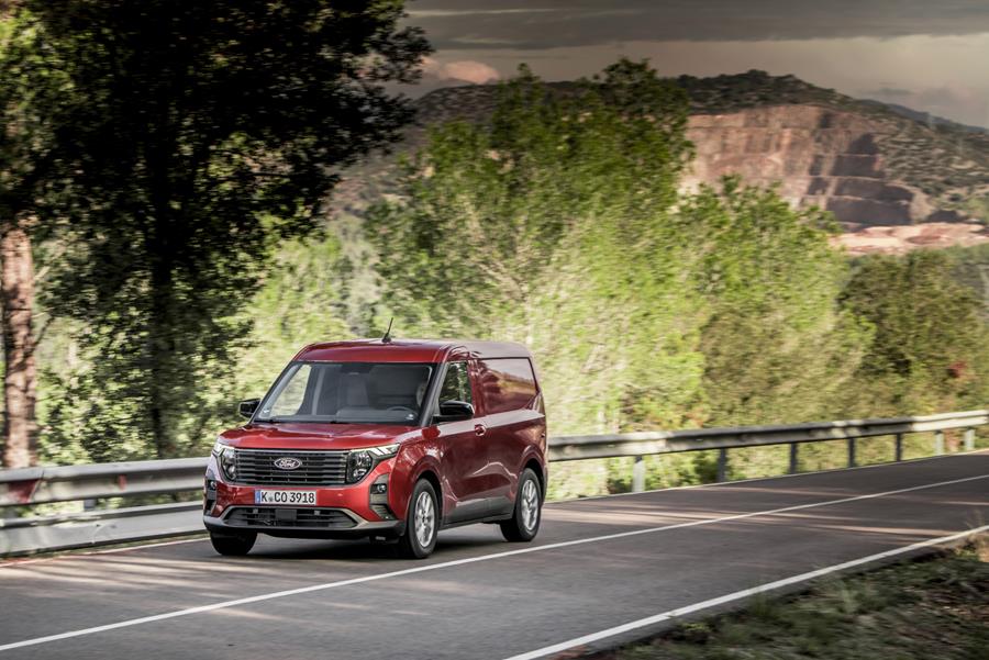 Ford Transit Courier 6