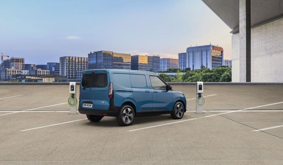 Ford E-Transit Courier 2