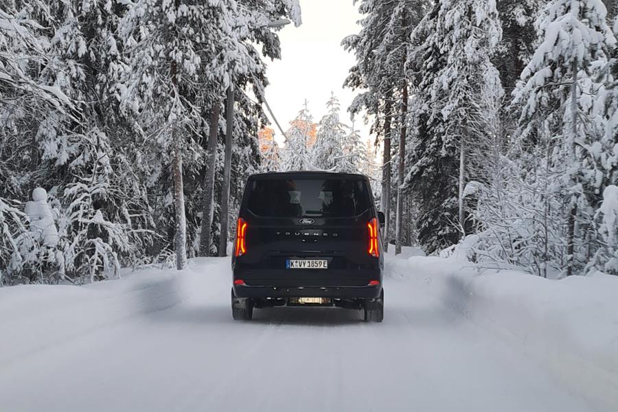 Ford E-Transit Custom krijgt meer range, sneller laden en AWD 3